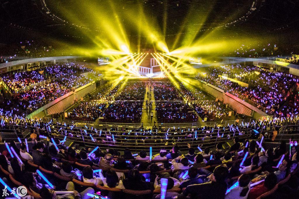 开云官方-【粉丝狂欢】现场观众的热情更添比赛火热氛围的简单介绍