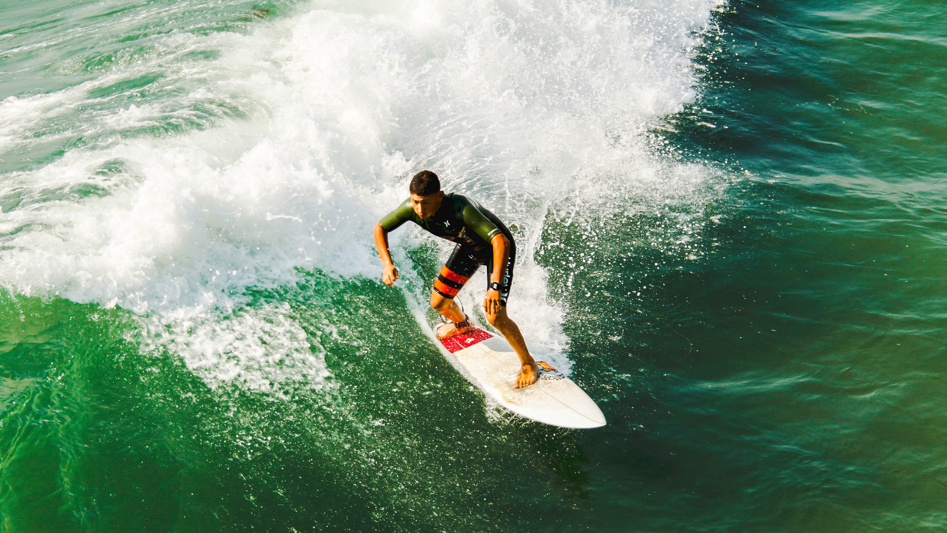 开云官网APP下载-美国骑手斯蒂芬·彼得斯在巴黎奥运会上代表美国队参赛，尽管未能获得奖牌，但展现了丰富经验。